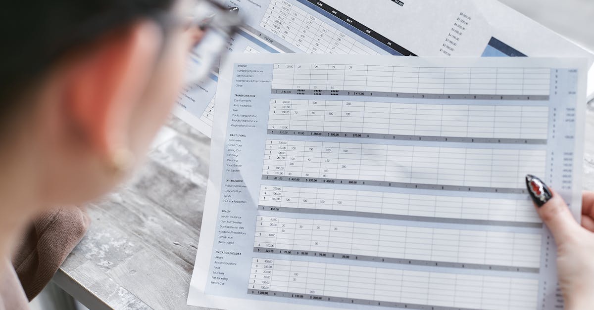 découvrez le rôle essentiel de la comptabilité de gestion (management accounting) dans la prise de décisions stratégiques, le contrôle des coûts et l'optimisation des performances de votre entreprise.