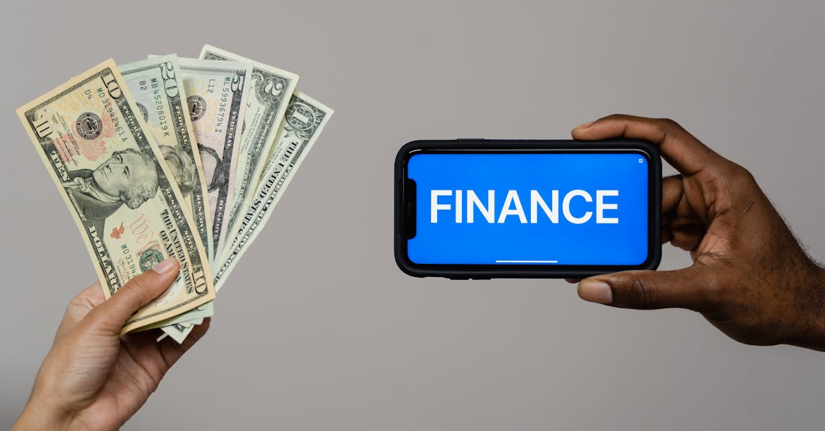 découvrez ce qu'est le negative working capital (fonds de roulement négatif), ses causes, ses conséquences pour la santé financière d'une entreprise et comment le gérer efficacement.