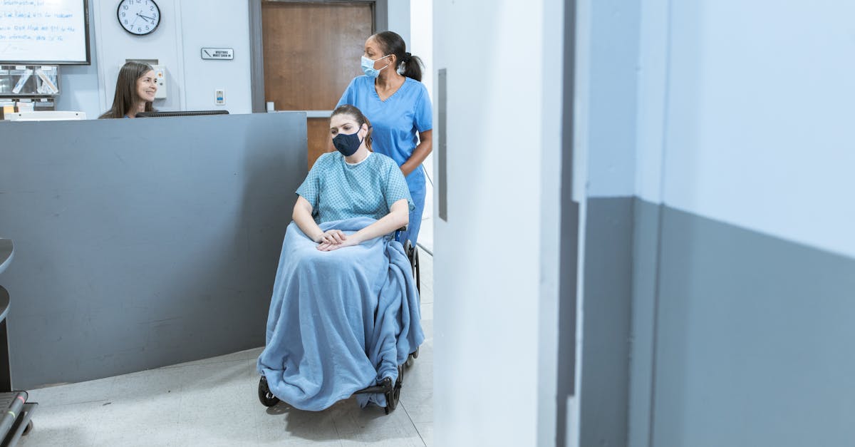 découvrez le rôle et les responsabilités d'un aide-soignant libéral, un professionnel de santé dédié au soin à domicile et au soutien des patients avec empathie et compétence.