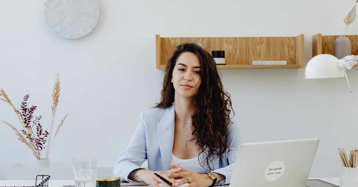 découvrez les différences clés entre micro-entrepreneur et auto-entrepreneur, deux statuts simplifiés pour créer et gérer votre petite entreprise en france.