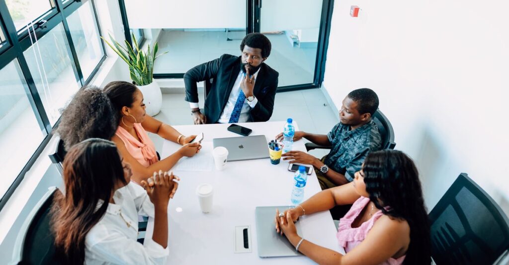 découvrez des stratégies efficaces pour la gestion optimisée de votre microentreprise, incluant conseils en organisation, finances et développement.