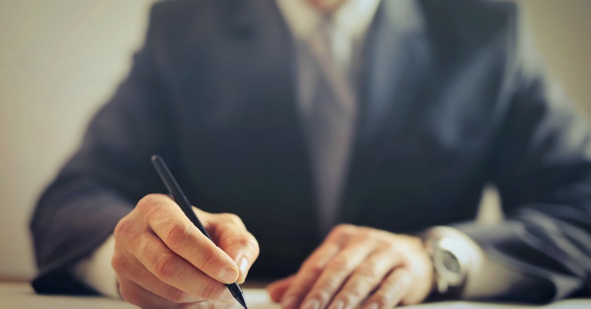 tout savoir sur le statut d'auto-entrepreneur : avantages, démarches, obligations et conseils pour réussir en tant que travailleur indépendant.