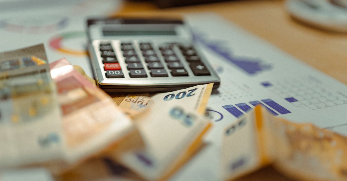 découvrez tout ce qu'il faut savoir sur la tva (taxe sur la valeur ajoutée) : définitions, taux, obligations et conseils pratiques pour bien gérer la fiscalité de votre entreprise.