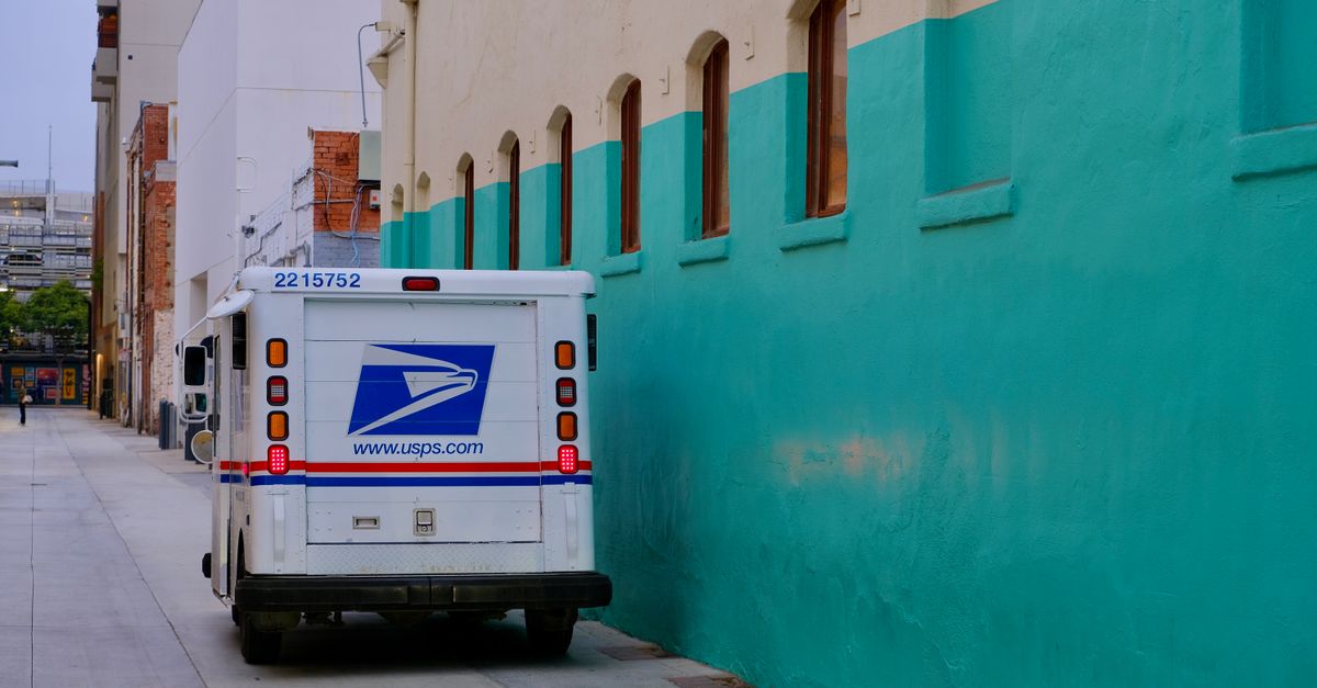 découvrez nos services postaux fiables et rapides pour l'envoi et la réception de courrier et colis partout dans le monde.