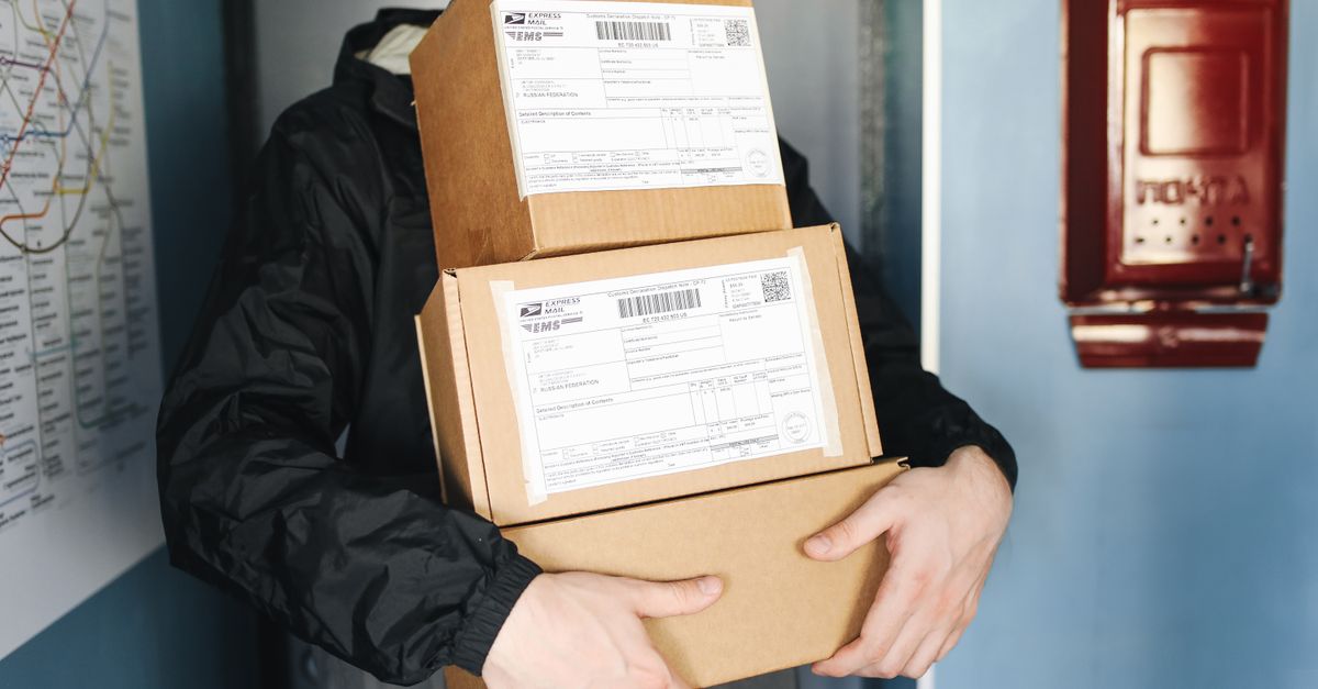 découvrez nos services postaux fiables et rapides pour l'envoi, la réception et le suivi de vos courriers et colis partout dans le monde.